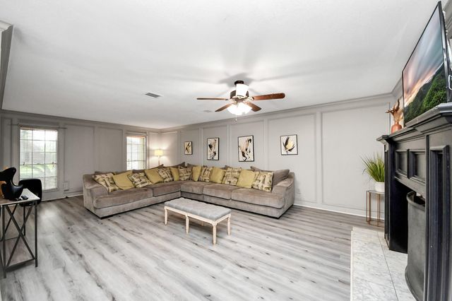 3925 Spring Crest Court, Pearland, TX 77584
