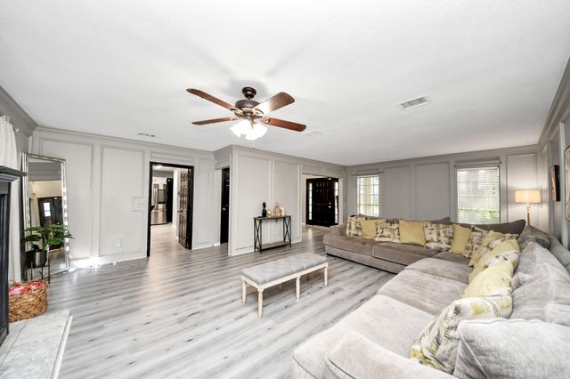 3925 Spring Crest Court, Pearland, TX 77584
