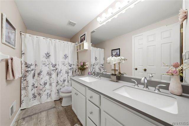 31 Apple Blossom Boulevard, Lancaster, NY 14086