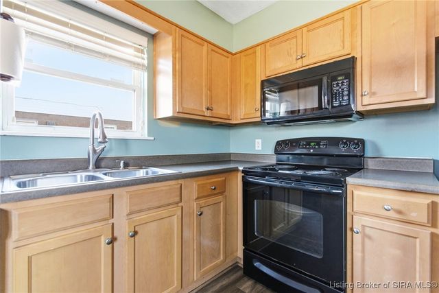 1106 Sportsman Drive, Jeffersonville, IN 47130