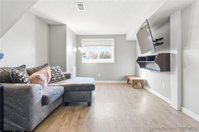 1106 Sportsman Drive, Jeffersonville, IN 47130