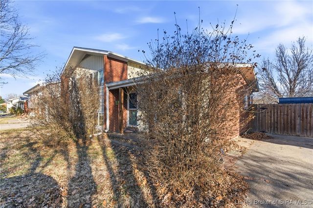 1106 Sportsman Drive, Jeffersonville, IN 47130