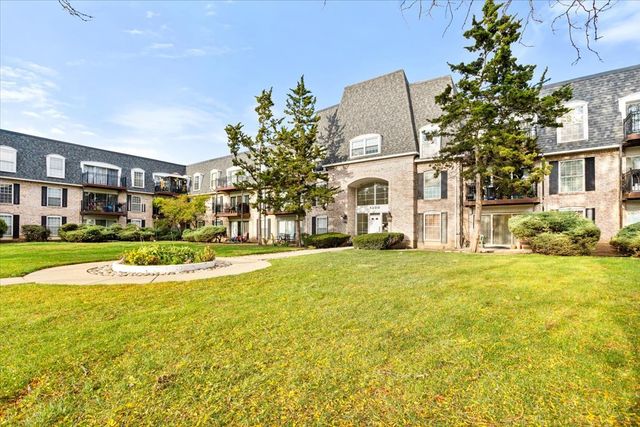 5200 CARRIAGEWAY Drive 218, Rolling Meadows, IL 60008