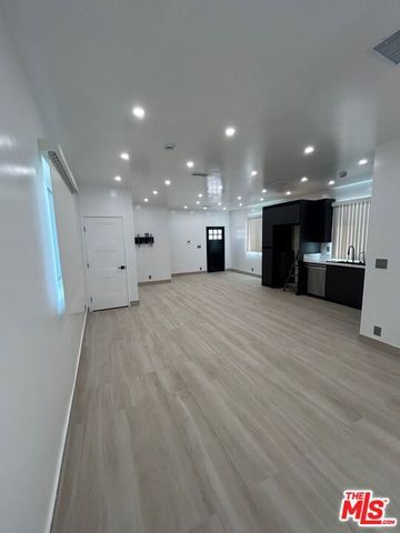 6915 Laramie Avenue, Winnetka (los Angeles), CA 91306