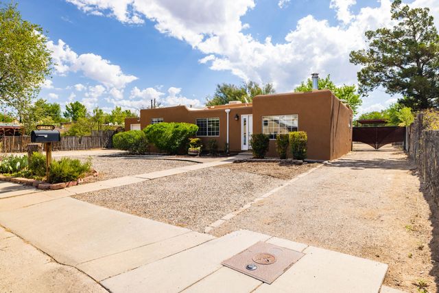 6624 Tierra Drive NW, Albuquerque, NM 87107
