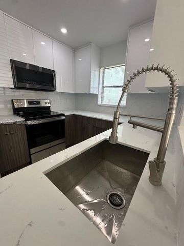 4032 NW 87th Ave 0, Sunrise, FL 33351