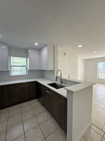 4032 NW 87th Ave 0, Sunrise, FL 33351