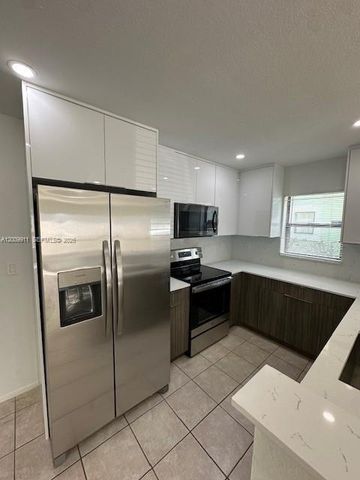 4032 NW 87th Ave 0, Sunrise, FL 33351