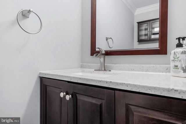 17 WINCHESTER DR, East Windsor, NJ 08520