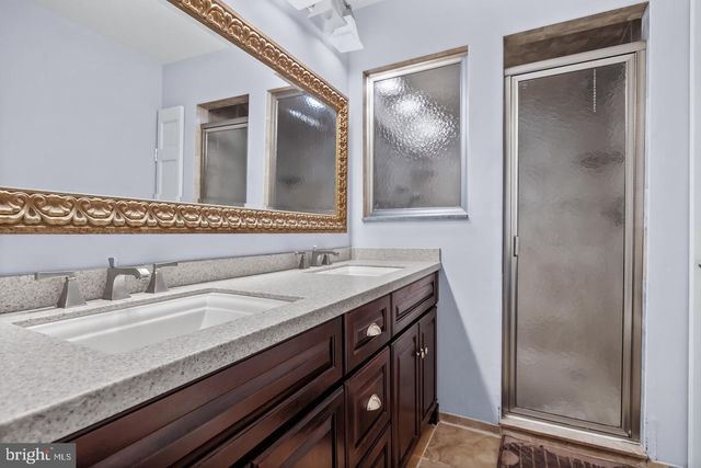 17 WINCHESTER DR, East Windsor, NJ 08520