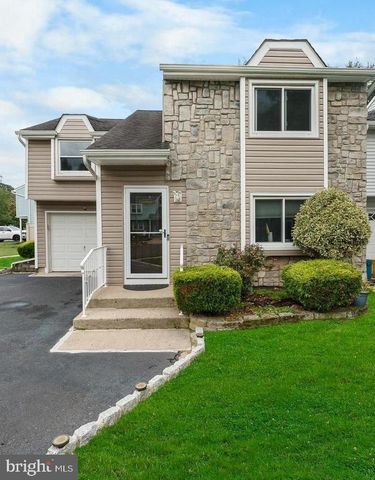 17 WINCHESTER DR, East Windsor, NJ 08520