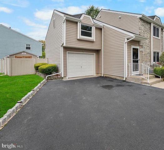 17 WINCHESTER DR, East Windsor, NJ 08520