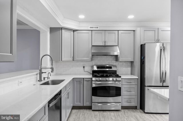 17 WINCHESTER DR, East Windsor, NJ 08520