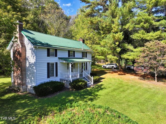 492 Daw Road Road, Raven, VA 24639