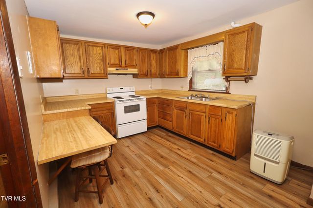 492 Daw Road Road, Raven, VA 24639