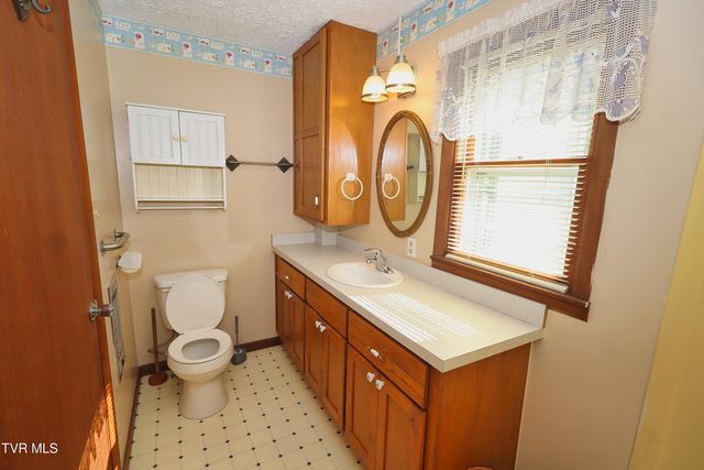 492 Daw Road Road, Raven, VA 24639