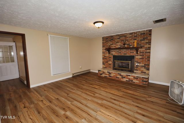 492 Daw Road Road, Raven, VA 24639