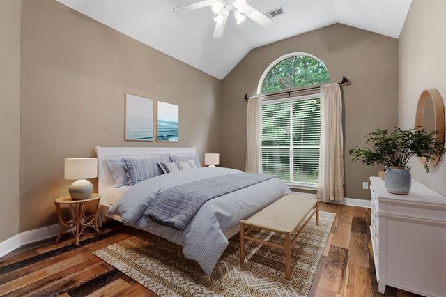 117 Lake View Circle, Montgomery, TX 77356