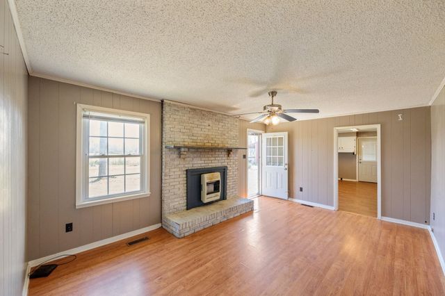 1705 100 HWY W, Decaturville, TN 38329