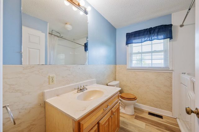 1705 100 HWY W, Decaturville, TN 38329
