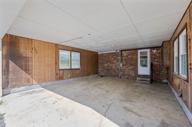 1705 100 HWY W, Decaturville, TN 38329