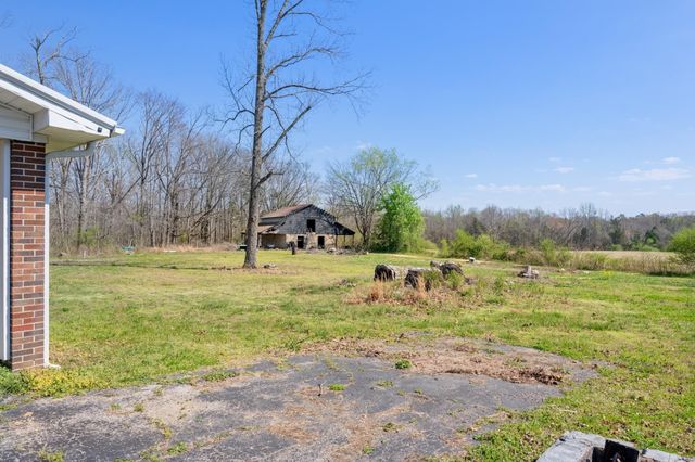 1705 100 HWY W, Decaturville, TN 38329
