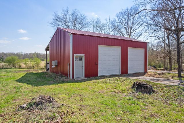 1705 100 HWY W, Decaturville, TN 38329