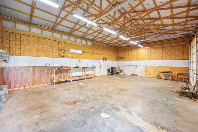 1705 100 HWY W, Decaturville, TN 38329
