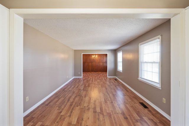 1705 100 HWY W, Decaturville, TN 38329
