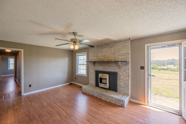 1705 100 HWY W, Decaturville, TN 38329