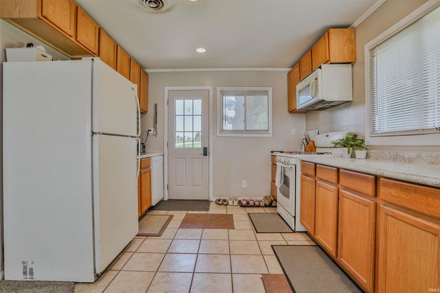 836 Chapman Lake Drive, Warsaw, IN 46582