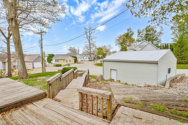 836 Chapman Lake Drive, Warsaw, IN 46582