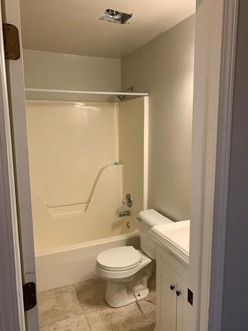 1711 W Deane Street, Fayetteville, AR 72703