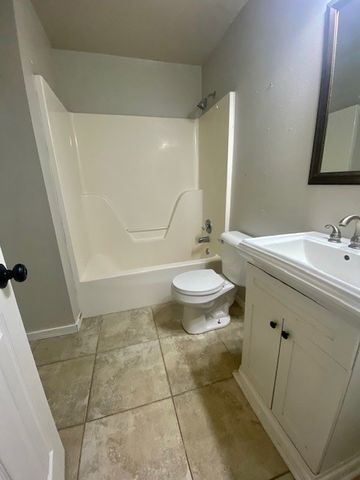 1711 W Deane Street, Fayetteville, AR 72703