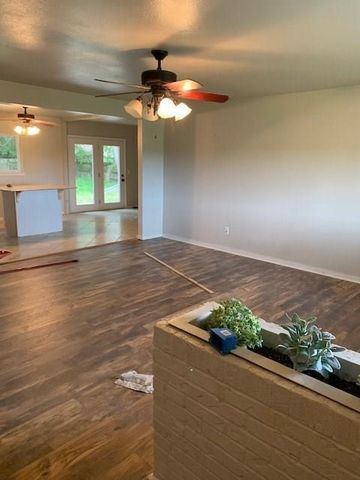 1711 W Deane Street, Fayetteville, AR 72703