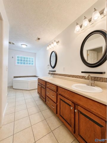3326 Valley Forge Road, Decatur, AL 35603