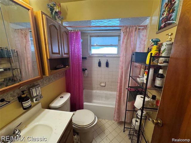 19930 Gaylord, Redford, MI 48240