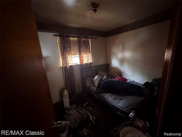 19930 Gaylord, Redford, MI 48240