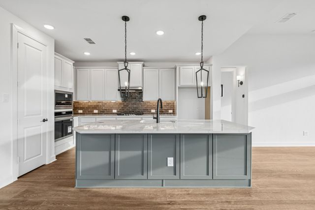 12331 Sweet Gum Drive, Mont Belvieu, TX 77523