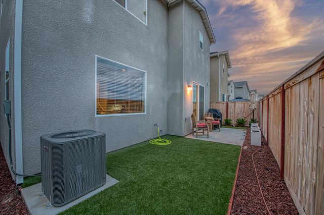 580 Mccaffrey Way, Madera, CA 93636