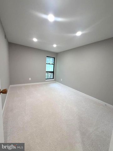 5816-P ROYAL RIDGE DR, Springfield, VA 22152