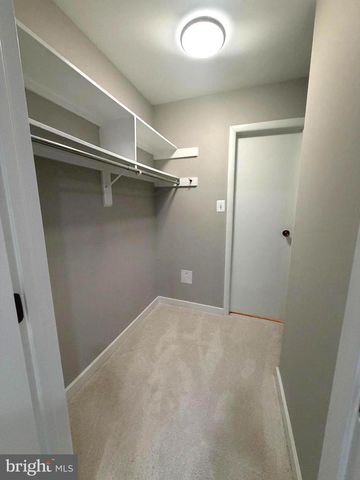 5816-P ROYAL RIDGE DR, Springfield, VA 22152