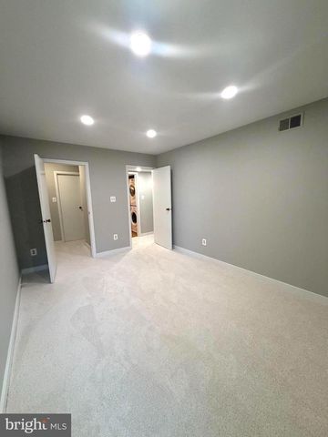 5816-P ROYAL RIDGE DR, Springfield, VA 22152