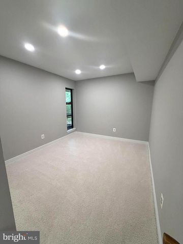 5816-P ROYAL RIDGE DR, Springfield, VA 22152