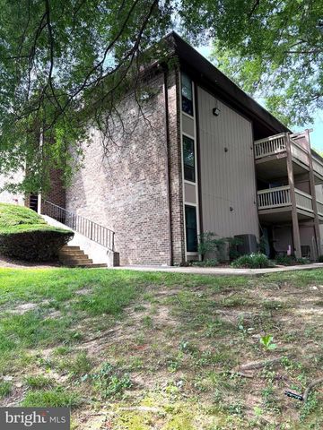 5816-P ROYAL RIDGE DR, Springfield, VA 22152