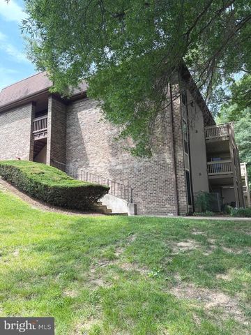 5816-P ROYAL RIDGE DR, Springfield, VA 22152