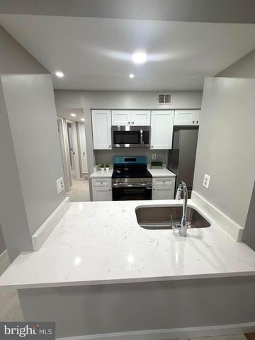 5816-P ROYAL RIDGE DR, Springfield, VA 22152