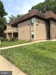 5816-P ROYAL RIDGE DR, Springfield, VA 22152