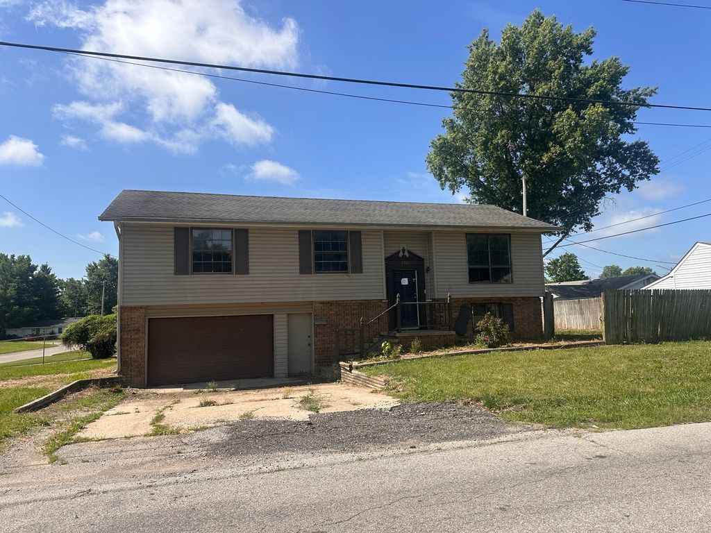 Image 1 of property listing at 3301 Central Avenue, Mt Vernon, IL 62864
