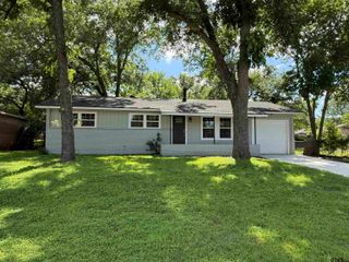 2533 Chelsea Dr, Tyler, TX 75701